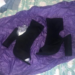 Brand new black heels